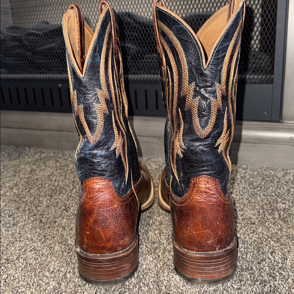 Men's Ariat Boots - Picture 2 of 5